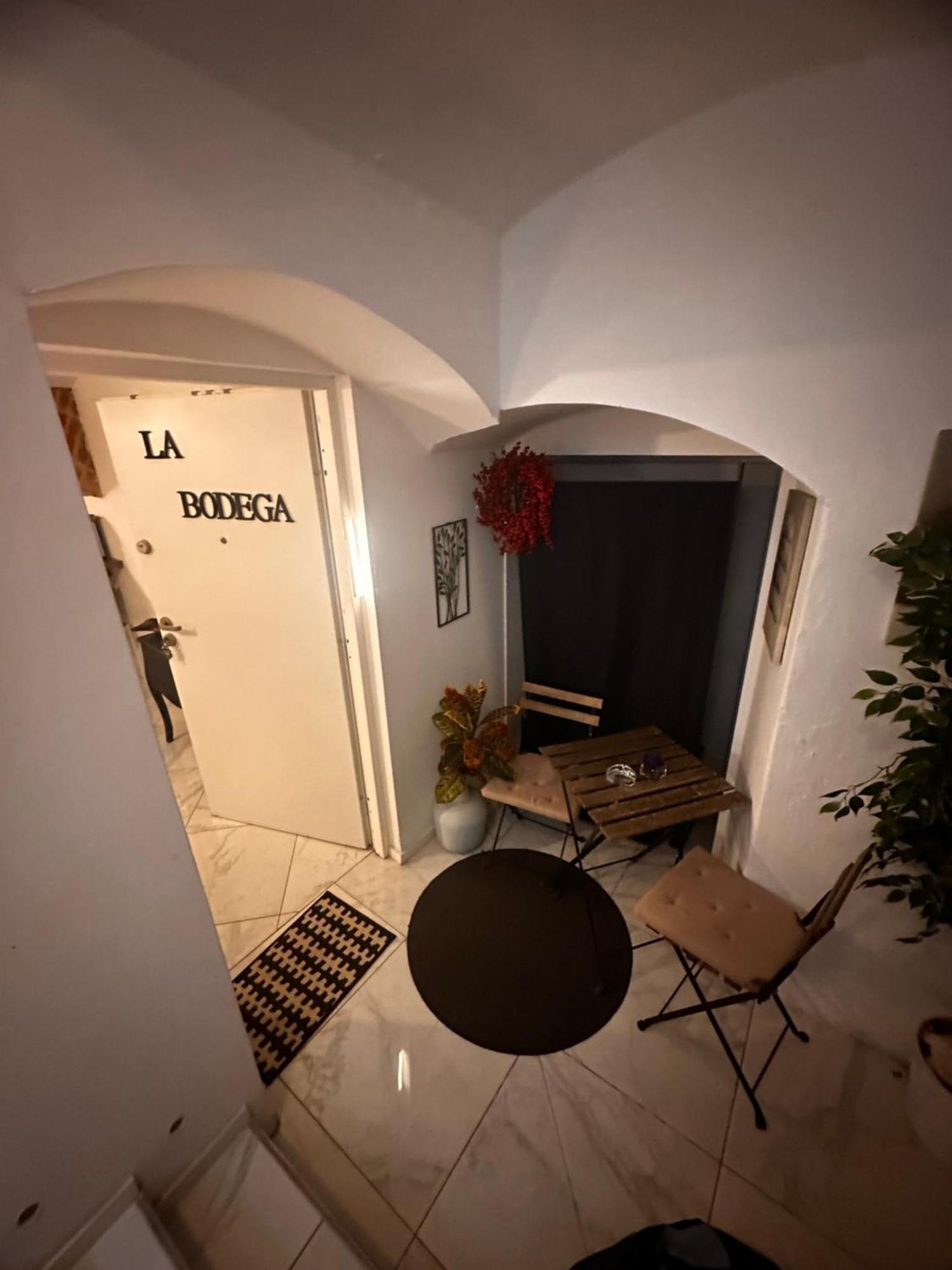 Apartment La Bodega Загреб Экстерьер фото